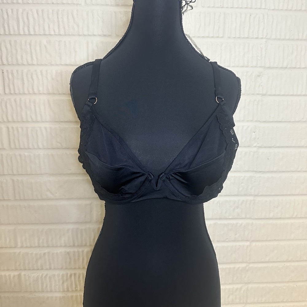 Savage X Fenty 34DD Lace Trimmed Bra Adjustable Straps Wired Black Sexy